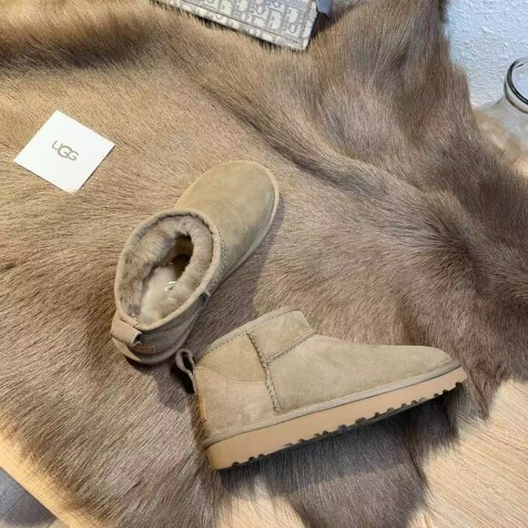 UGG CLASSIC ULTRA MINI ANTILOPE SHEARLING LINED BOOT - Picture 6 of 6